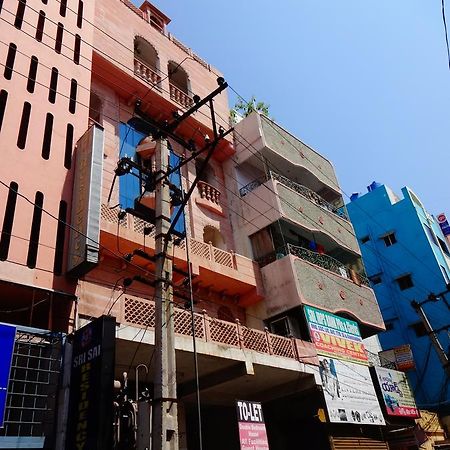 ホテル Sri Sai Residency ティルパティ エクステリア 写真