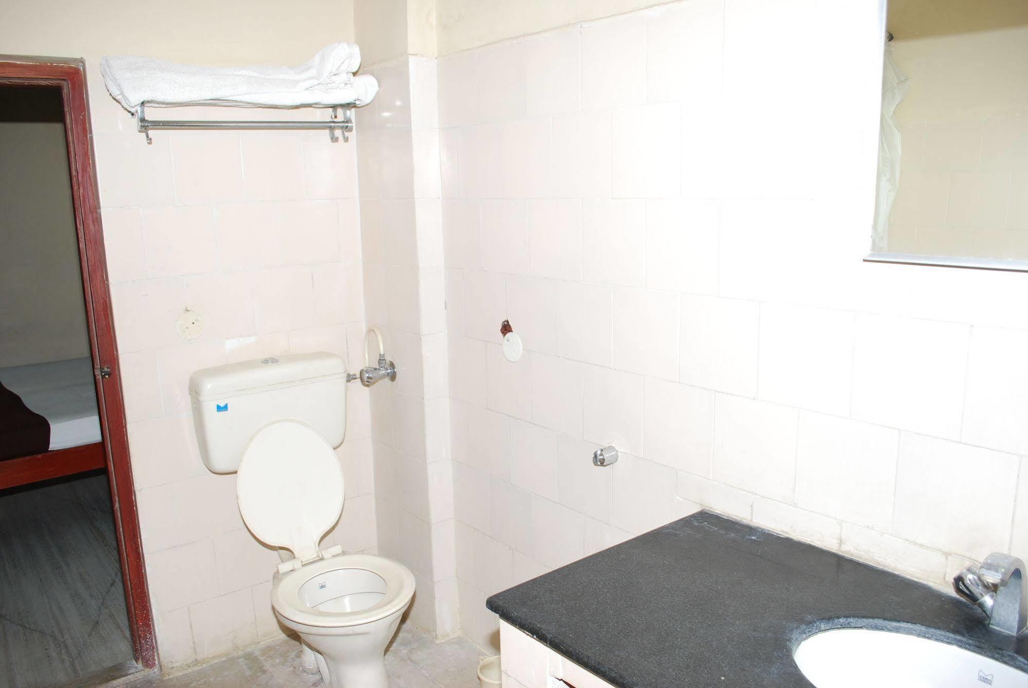 ホテル Sri Sai Residency ティルパティ エクステリア 写真