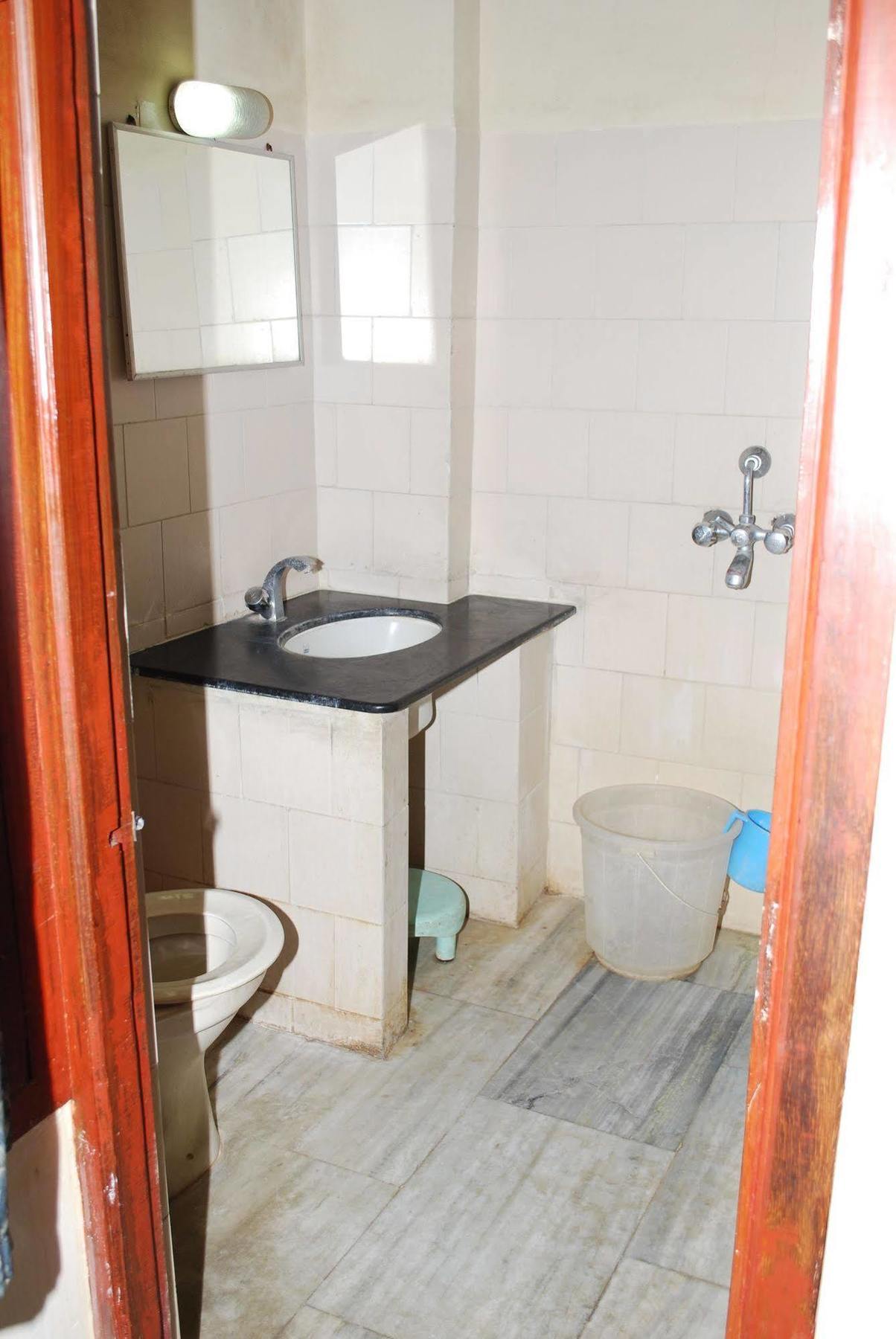ホテル Sri Sai Residency ティルパティ エクステリア 写真